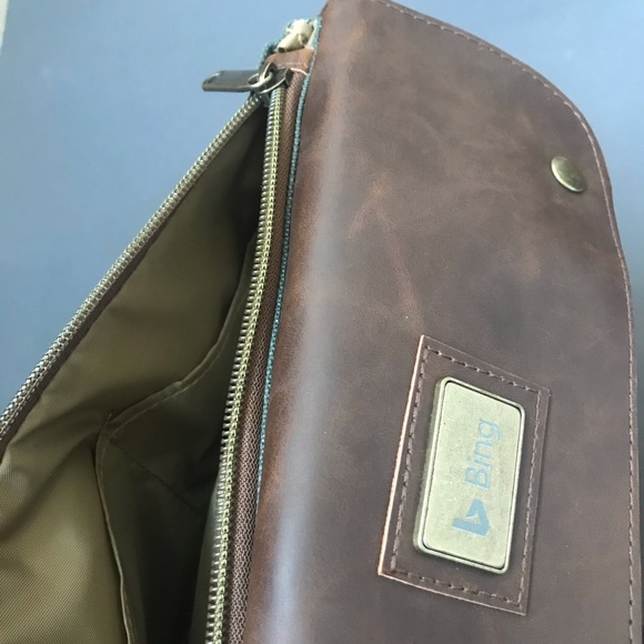 Microsoft Bing carry-all travel bag with notebook - Picture 2 of 5